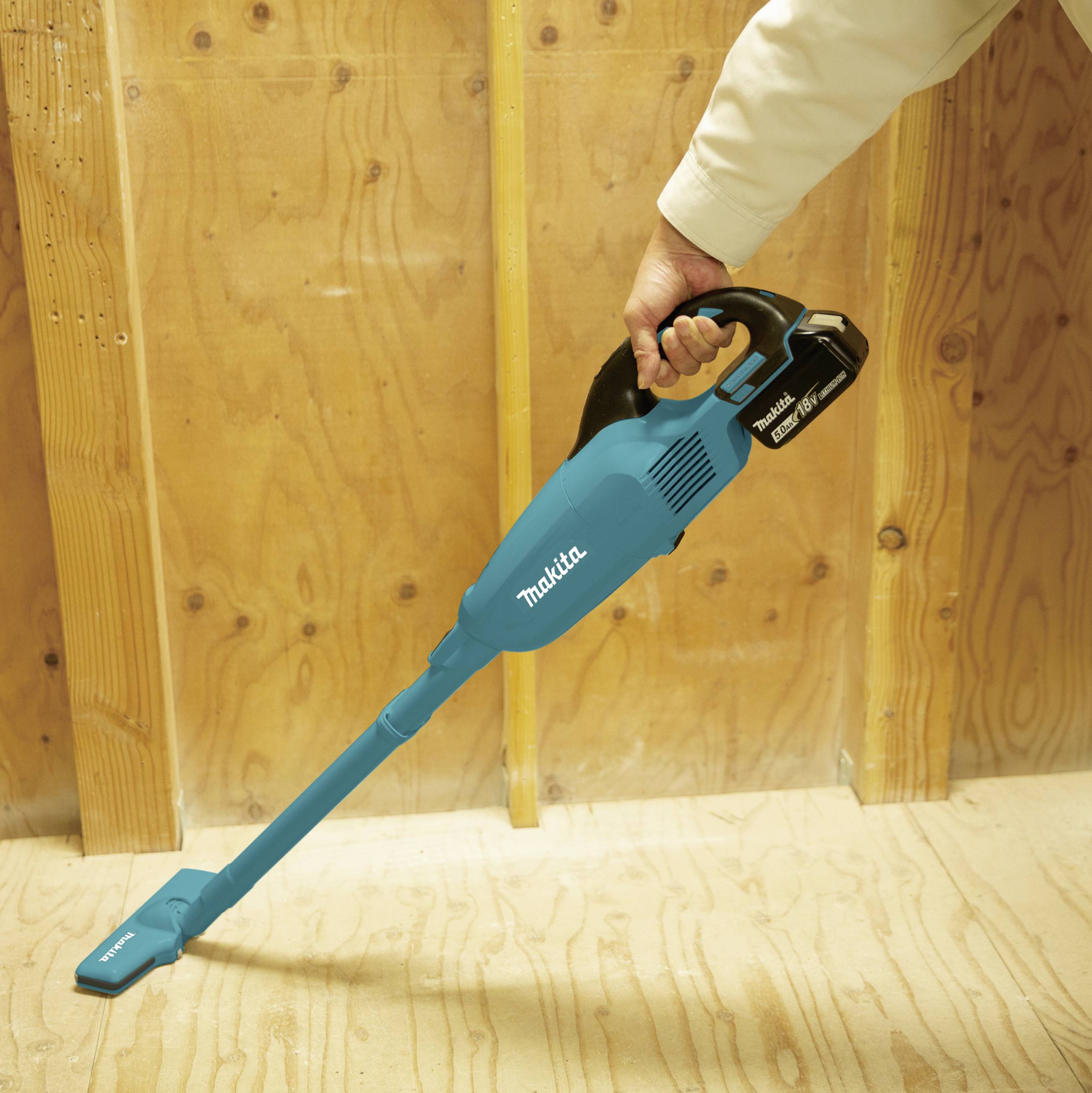 MAKITA Akku-Handstaubsauger-11