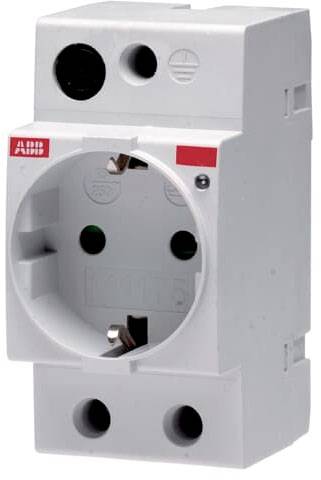 Una presa da incasso bianca con contatto di protezione e logo rosso sulla parte superiore, idonea per l'installazione in quadri elettrici.