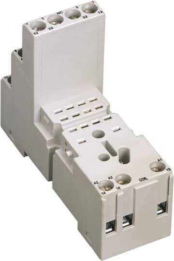 Un modulo elettrico bianco con più morsetti, utilizzato per il fissaggio e il collegamento di componenti elettrici.