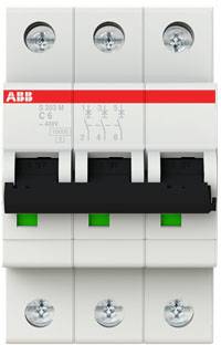 'Interruttore magnetotermico ABB per 400V con tre interruttori, modello S203M C6.'