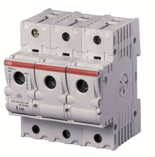 Interruttore automatico tripolare con interruttore a leva in posizione 'ON', idoneo per 25A e 5kW, tensione fino a 400V.