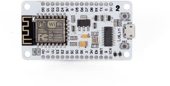 Una scheda microcontroller con porta USB, diversi pin e un modulo WiFi integrato "ESP8266" su sfondo bianco.