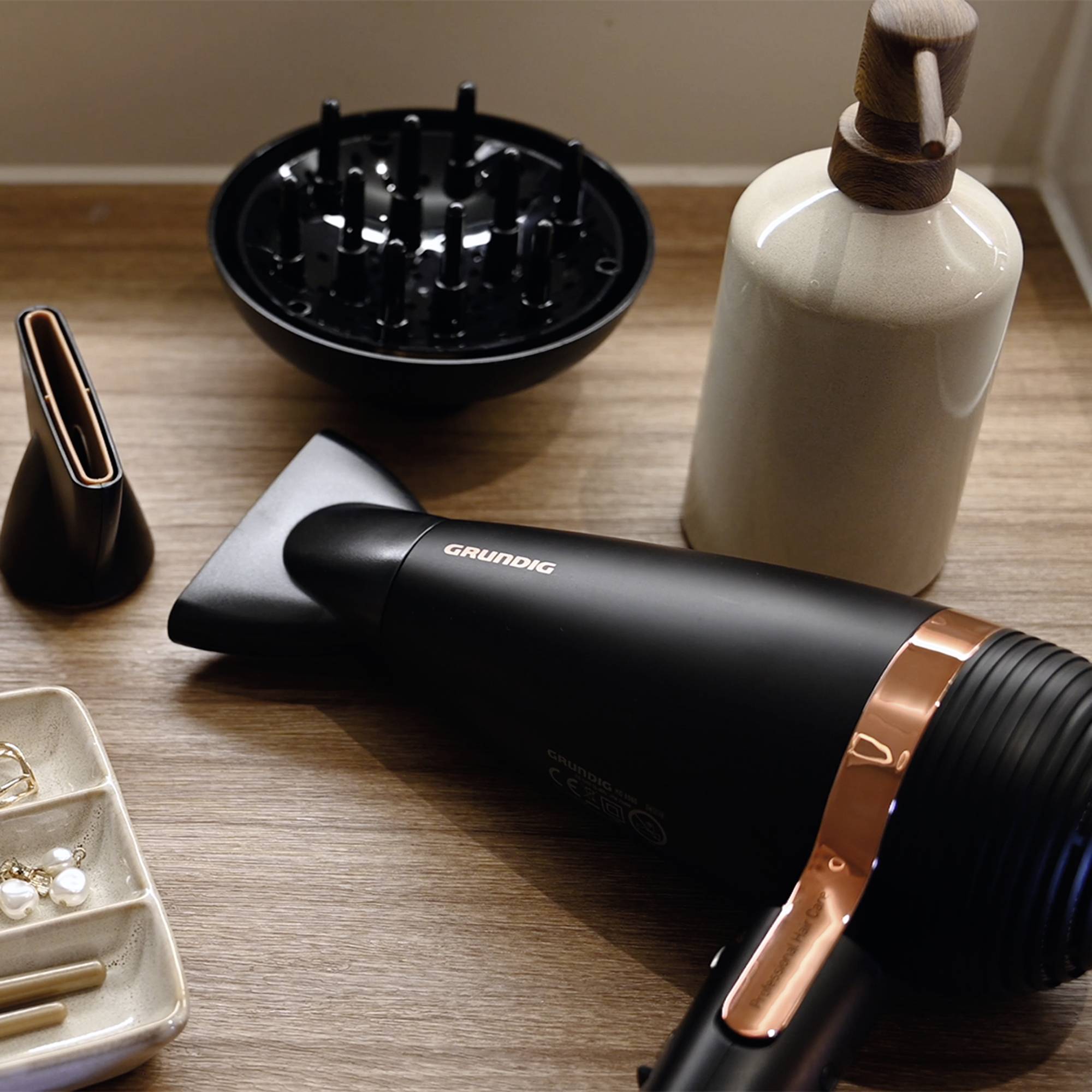 Grundig NaturaShine Ionic Asciugacapelli Nero, Rosa oro-8