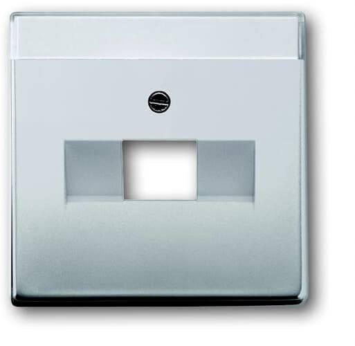 Un singolo pannello di rete a parete CAT-5 argentato con un'apertura rettangolare per l'inserimento di un cavo Ethernet.