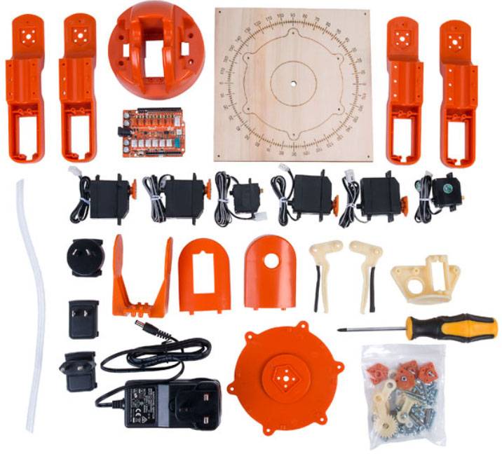Kit con componenti elettronici e meccanici, incluso circuito stampato, servomotori e parti del telaio, disposti su sfondo bianco.