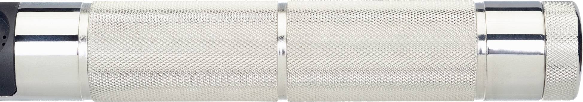 Un rullo metallico argentato con una texture fine, simile a un microfono, adagiato orizzontalmente su uno sfondo bianco.