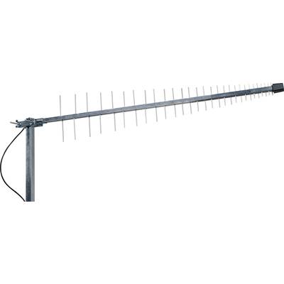 Un'antenna direttiva lunga con numerosi elementi metallici è fissata su un palo. Viene spesso utilizzata per la comunicazione a lunga distanza.
