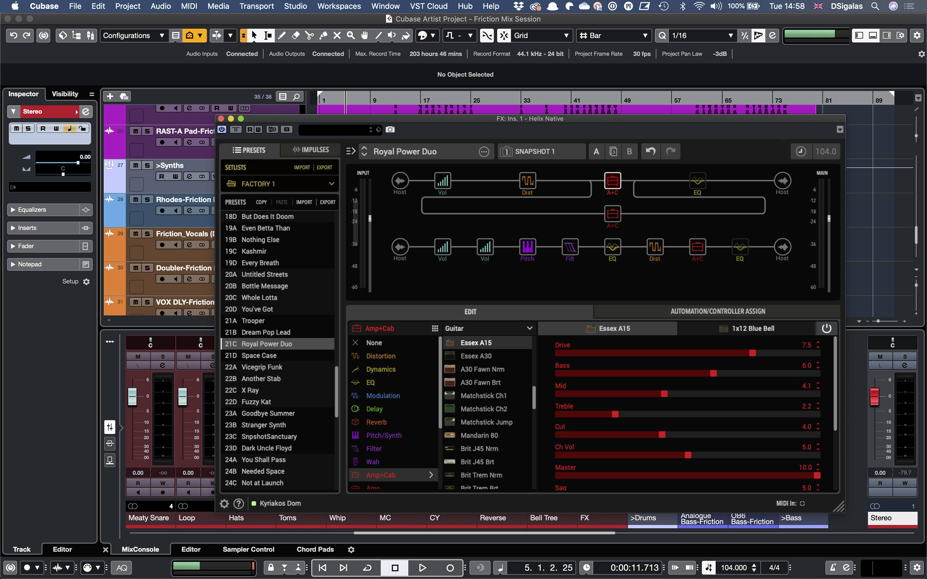 Interfaccia di Cubase con un plugin VST aperto, che mostra impostazioni ed effetti. Strumenti e tracce per la produzione musicale visibili.