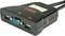 Un KVM switch nero con porte VGA e USB, contrassegnato con 'PC1' e 'PC2', consente il controllo di due computer.