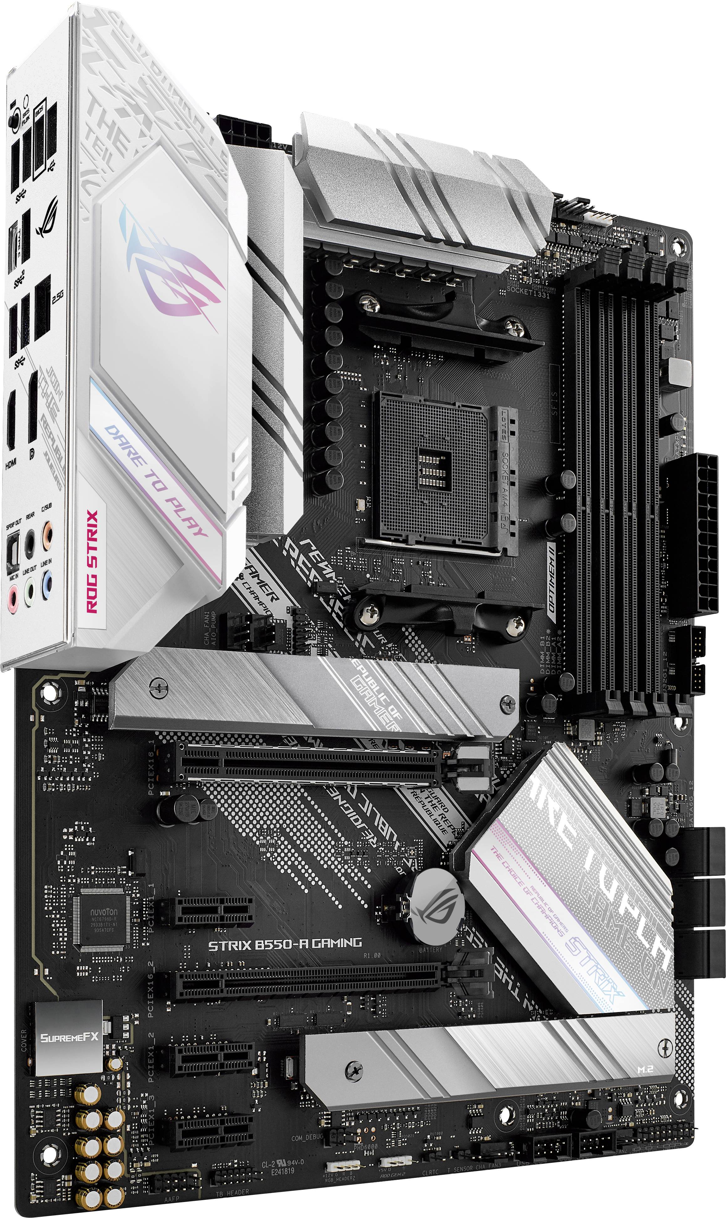 Scheda madre con più slot e connettori, inclusi slot PCIe, banchi di RAM e varie interfacce esterne.