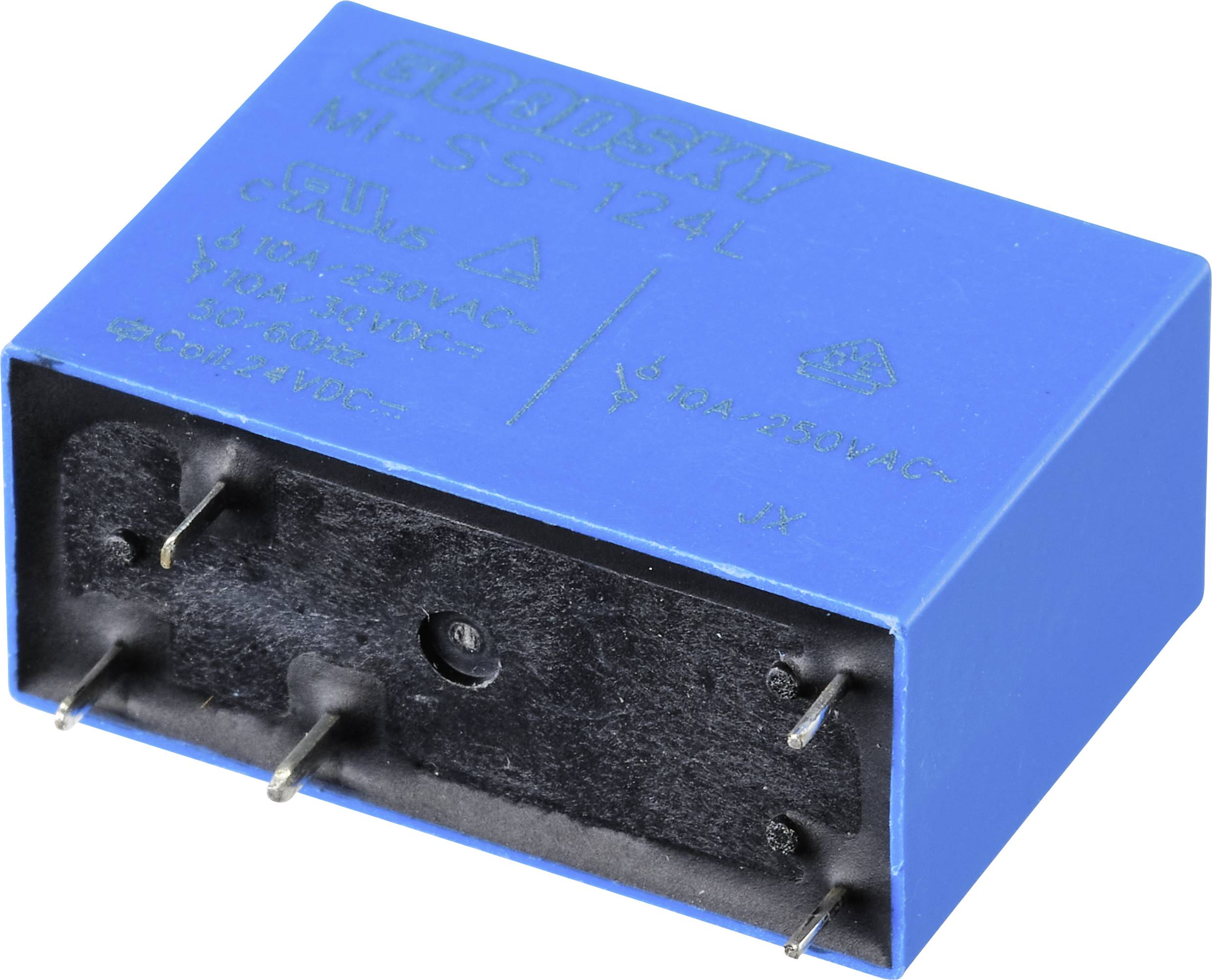 Componente di relè blu con quattro spinotti metallici per connessione elettrica, con etichette per specifiche tecniche sulla superficie superiore.
