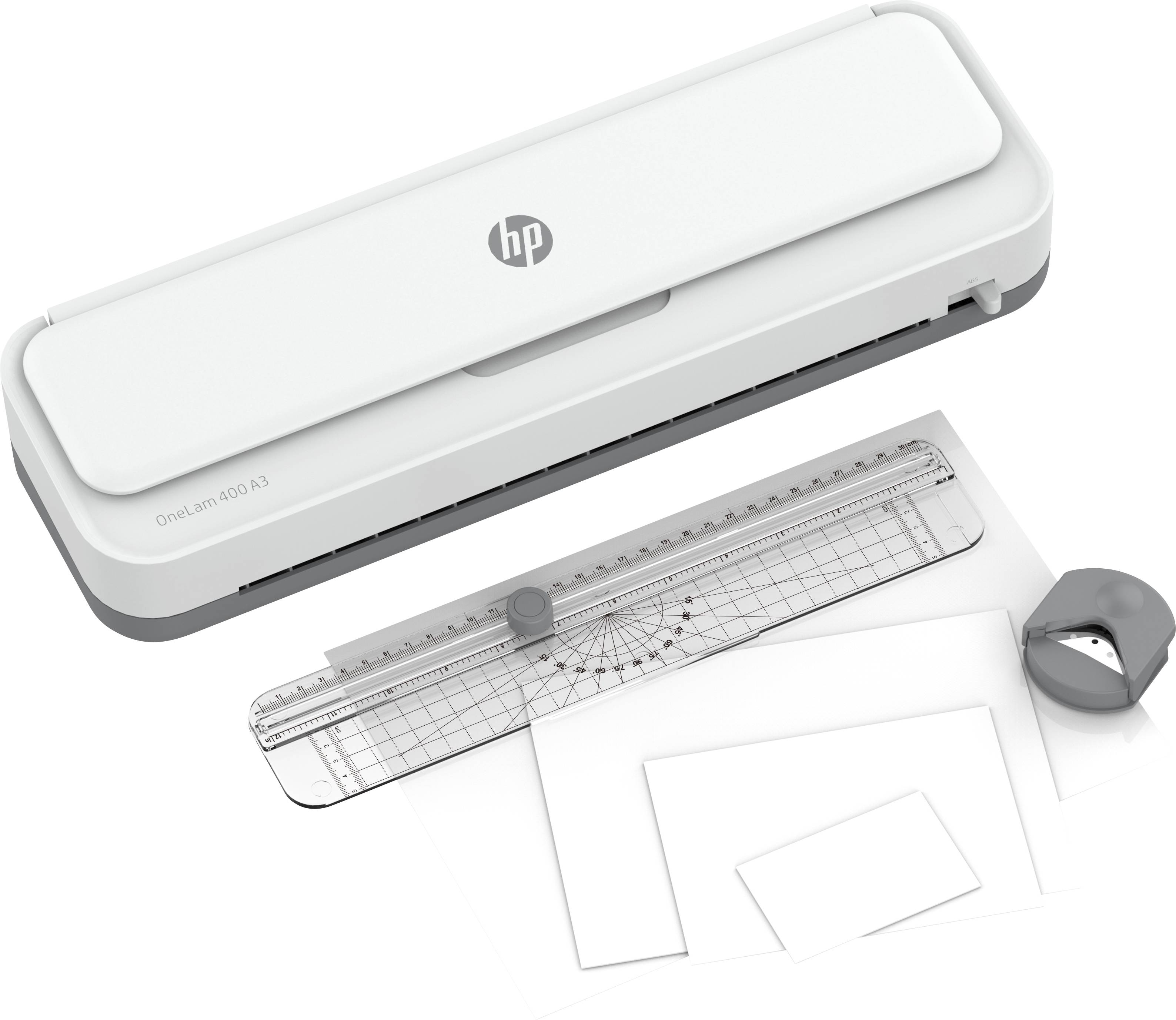 Un compatto stampante HP DeskJet 400 A3 con un righello, fogli e un temperamatite accanto. Ideale per ambienti d'ufficio.