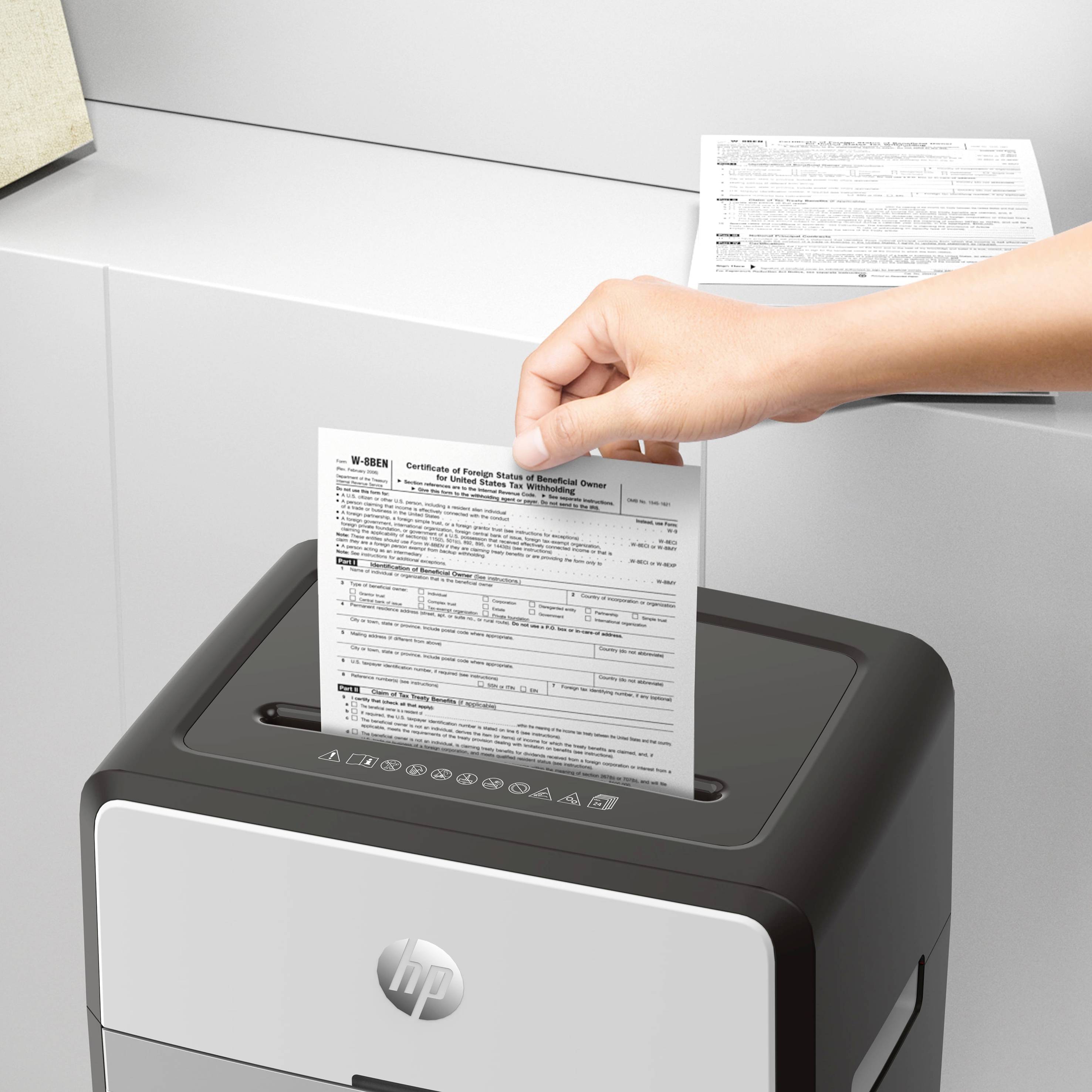 HP OneShred 24CC Distruggi documenti 24 Taglio a frammenti 4 x 35 mm 30 l Distrugge anche Graffette, Carta di credito, P-6
