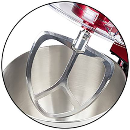 Un mixer in primo piano con un grande frullatore metallico, pronto a mescolare in una ciotola di acciaio inossidabile.