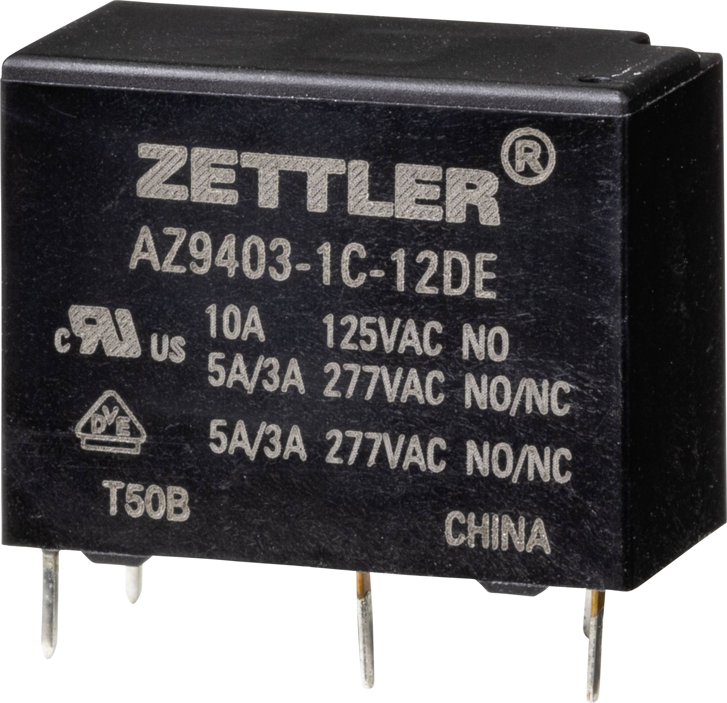 Un relè nero con stampigliatura 'Zettler AZ9403-1C-12DE', con specifiche elettriche: 10A, 125VAC, 5A/3A, 277VAC.