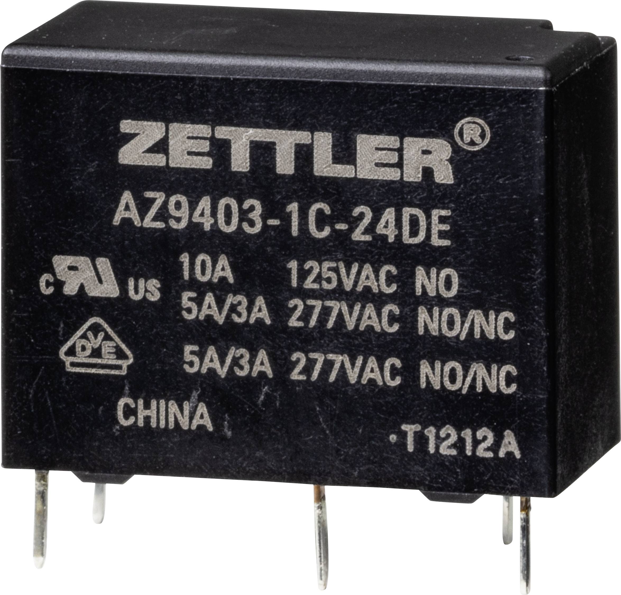 Un relè rettangolare ZETTLER con numero di modello AZ9403-1C-24DE. Mostra le specifiche tecniche relative a tensione e intensità di corrente.