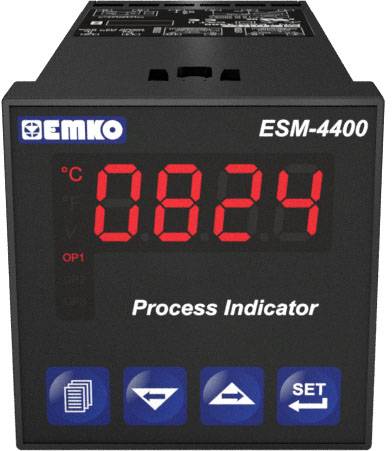 Un indicatore di processo digitale con display '0824', numeri in rosso. Indicazione della temperatura in gradi Celsius, modello ESM-4400 di EMKO.