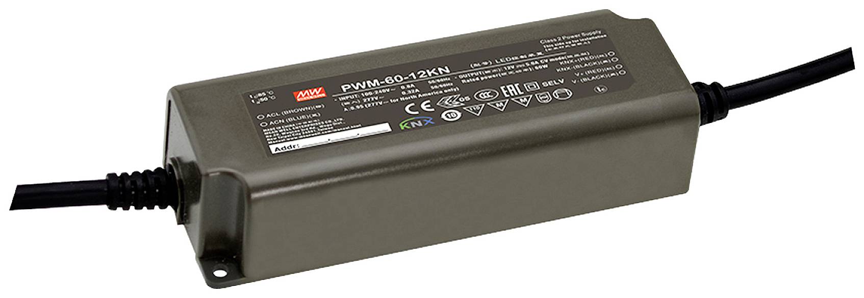 Un alimentatore con diverse specifiche tecniche stampate, inclusi certificati di sicurezza e dettagli elettrici.