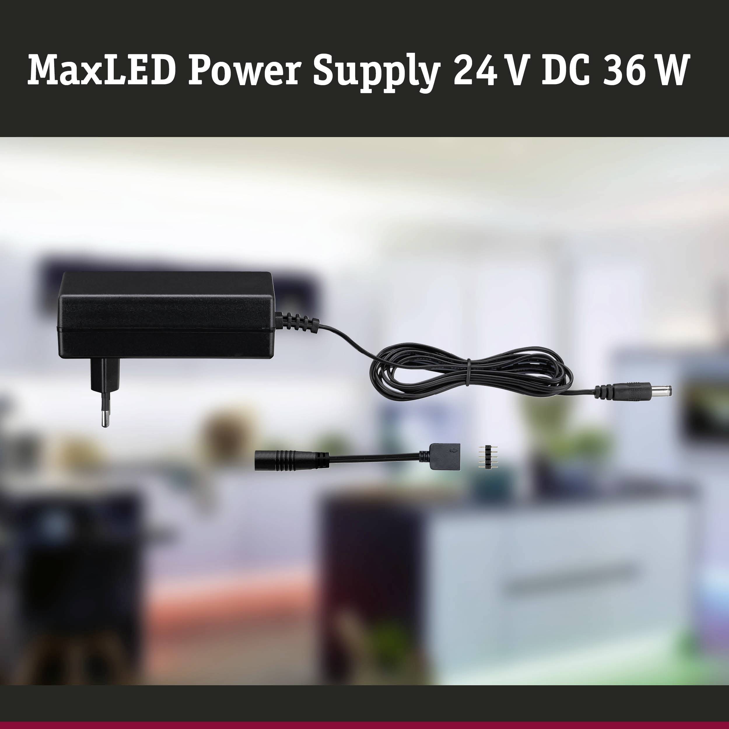 MaxLED Alimentazione elettrica, caricabatterie e cavo da 24 V DC, 36 W, sullo sfondo sfocato con mobili e finestre.
