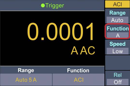 Display del dispositivo di misurazione mostra '0.0001 AAC', funzione 'A', area 'Auto 5 A' e modalità ACI. Velocità impostata su 'Low', Rel su 'Off'.