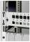 Rack per server con porte Ethernet numerate e passaggi cavi aperti, che mostra le opzioni di connessione di rete.