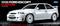 Modellino di una Ford Escort Custom del 1998, raffigurato in bianco su sfondo nero, scala 1/10, auto radiocomandata ad alte prestazioni.