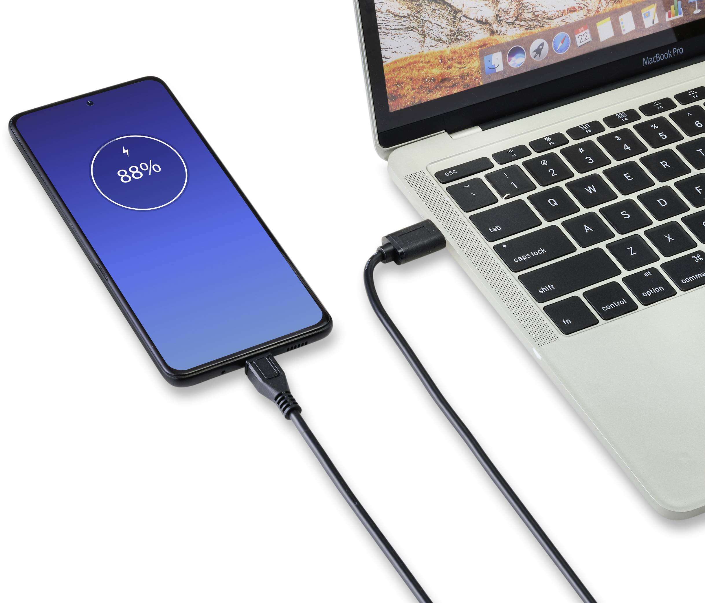 Un smartphone si sta caricando tramite un cavo collegato a un laptop. Lo stato di carica del dispositivo indica l'88%.