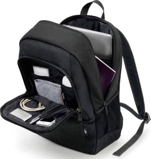 Zaino nero con più scomparti, riempito con cavi, un quaderno, dispositivi elettronici e un passaporto.