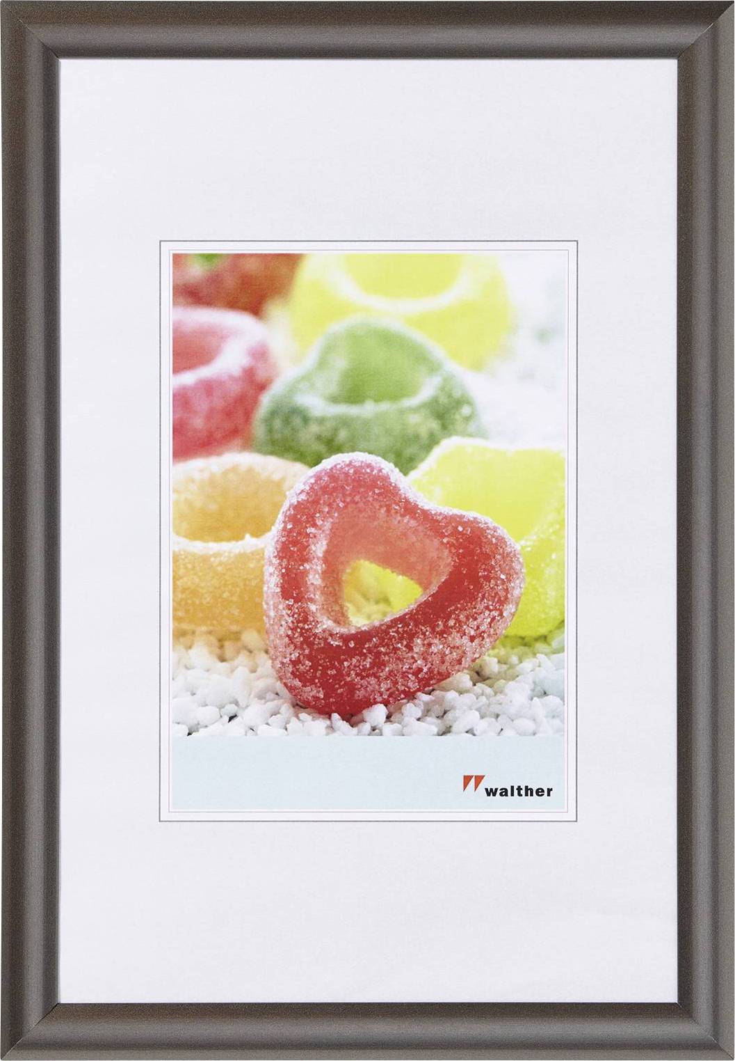Una foto di caramelle gommose colorate a forma di cuore, zuccherate, poste su pietre bianche. Sotto è posizionato il logo di 'Walther'.