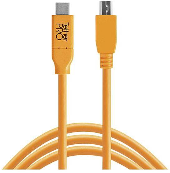 Cavo USB arancione con scritta 'Tether Pro' su un connettore, idoneo per il trasferimento dati e il collegamento di dispositivi.