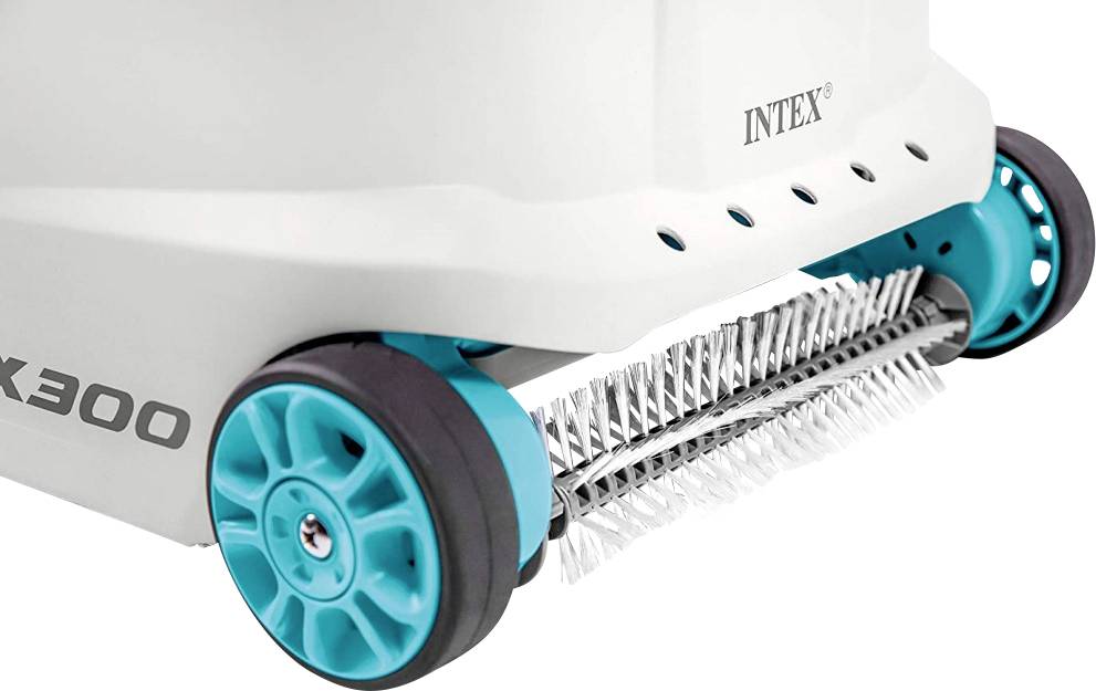 Un robot pulitore per piscine con ruote color turchese e una spazzola rotante sul fondo per la pulizia dei fondi delle piscine.