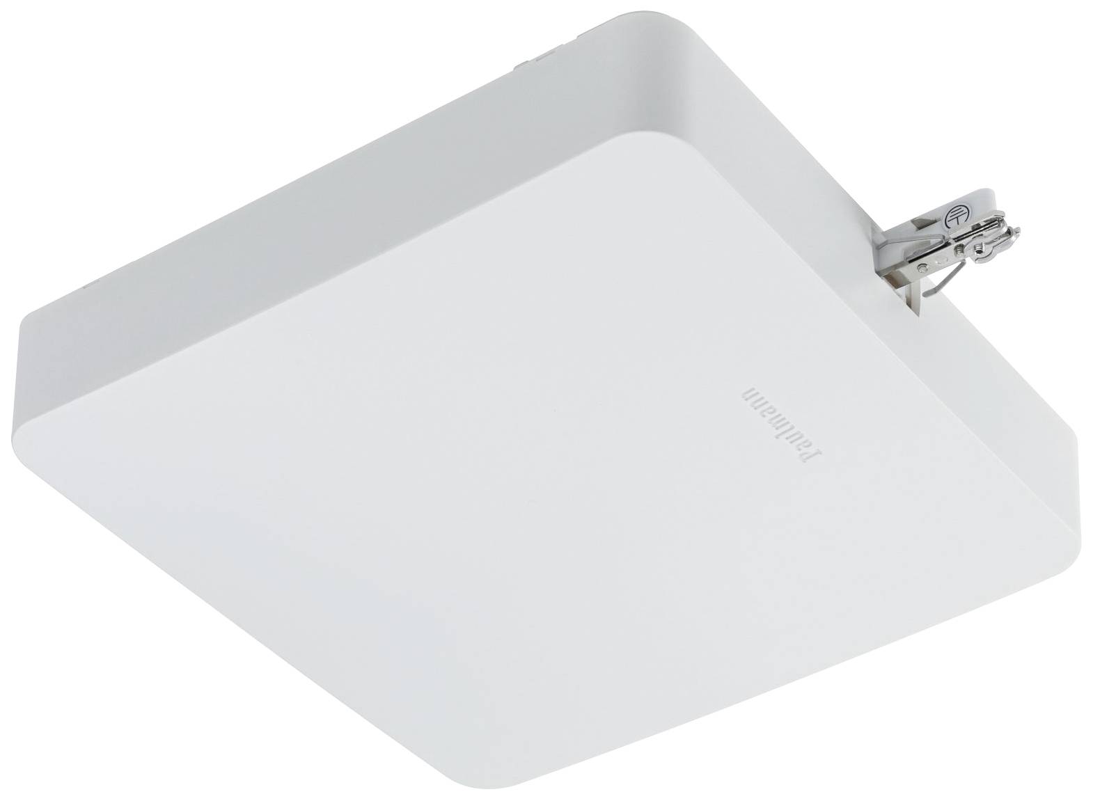 Un altoparlante da soffitto bianco, quadrato, con bordi nitidi, fissato a un supporto metallico. Adatto per la trasmissione audio.