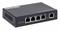 Uno switch Ethernet a quattro porte, due per l'uscita PoE e due per connessioni standard. Contrassegnato con 'Intellinet'.