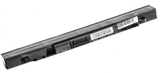 Una batteria per laptop, cilindrica e nera, con numeri di serie e avvertenze sulla superficie.