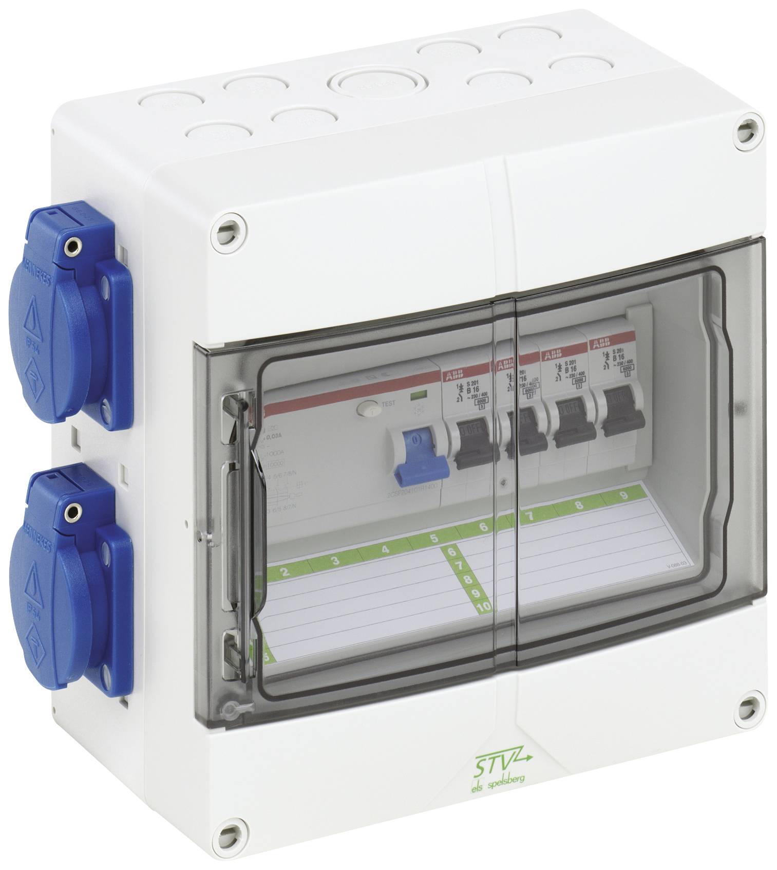 Un quadro elettrico bianco con coperchio trasparente mostra diversi interruttori automatici. A sinistra sono montate due prese elettriche blu.