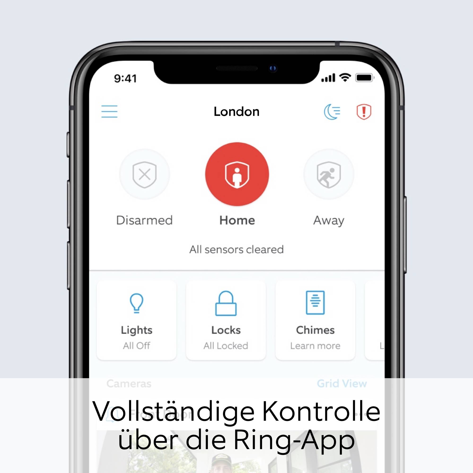 Uno smartphone mostra l'interfaccia dell'app Ring, che si trova in modalità 'Home'. Sono visibili simboli per il controllo di luci e serrature.