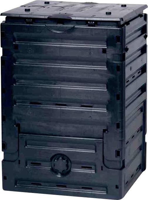Un compostatore nero rettangolare con coperchio. Sono visibili diverse fessure di ventilazione per l'aerazione. Adatto per rifiuti da giardino.