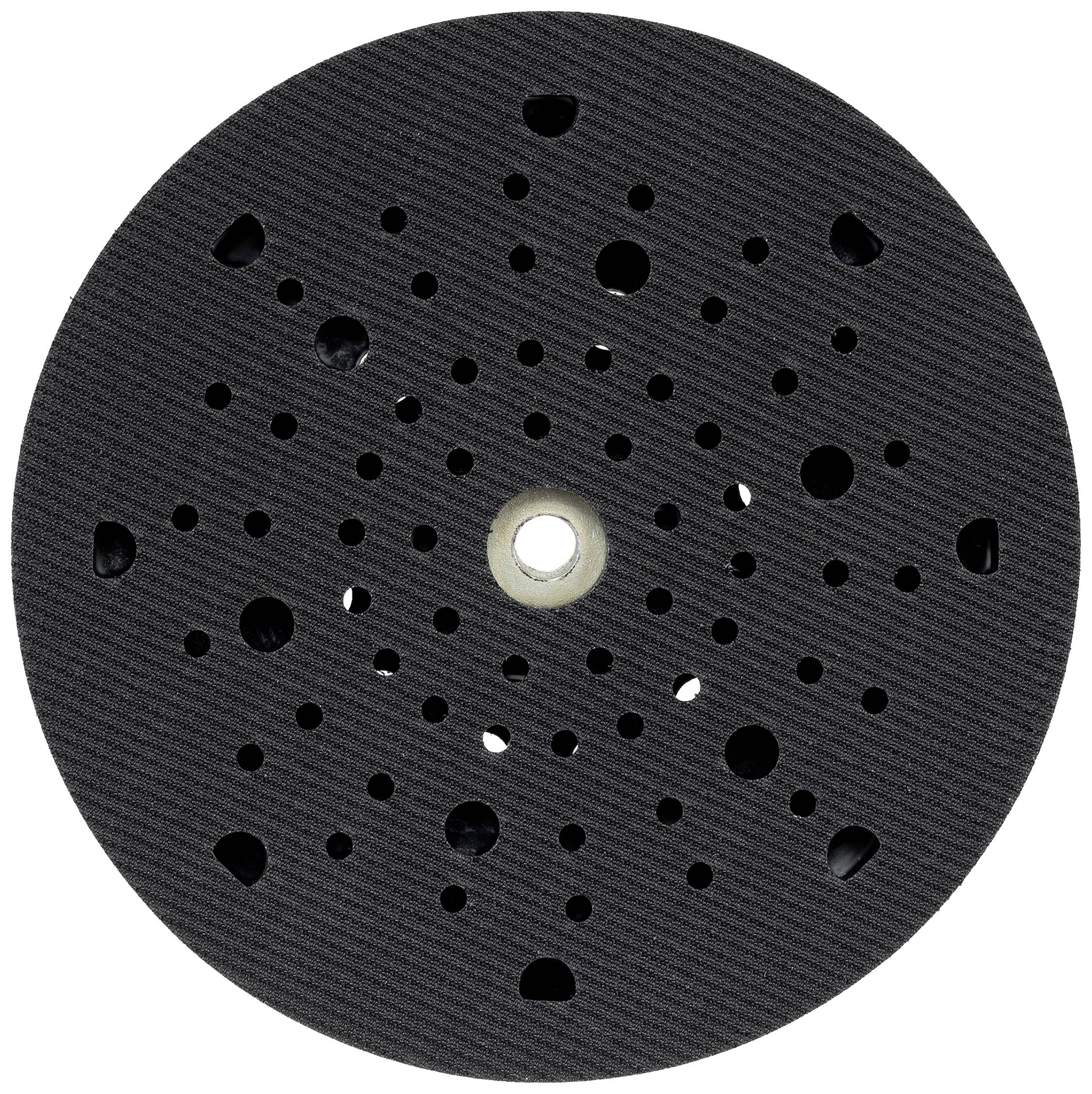 Un disco abrasivo nero con molti fori rotondi, punto centrale di fissaggio, utilizzato per levigare o lucidare superfici.