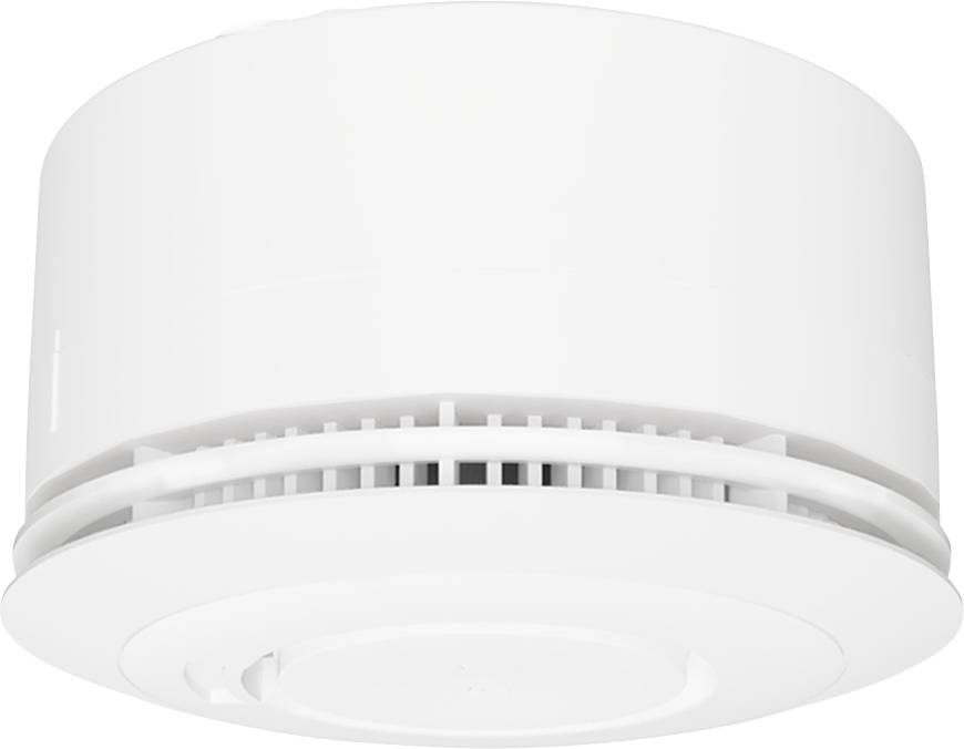 Un rilevatore di fumo bianco sul soffitto con fessure di ventilazione e un pulsante di test.