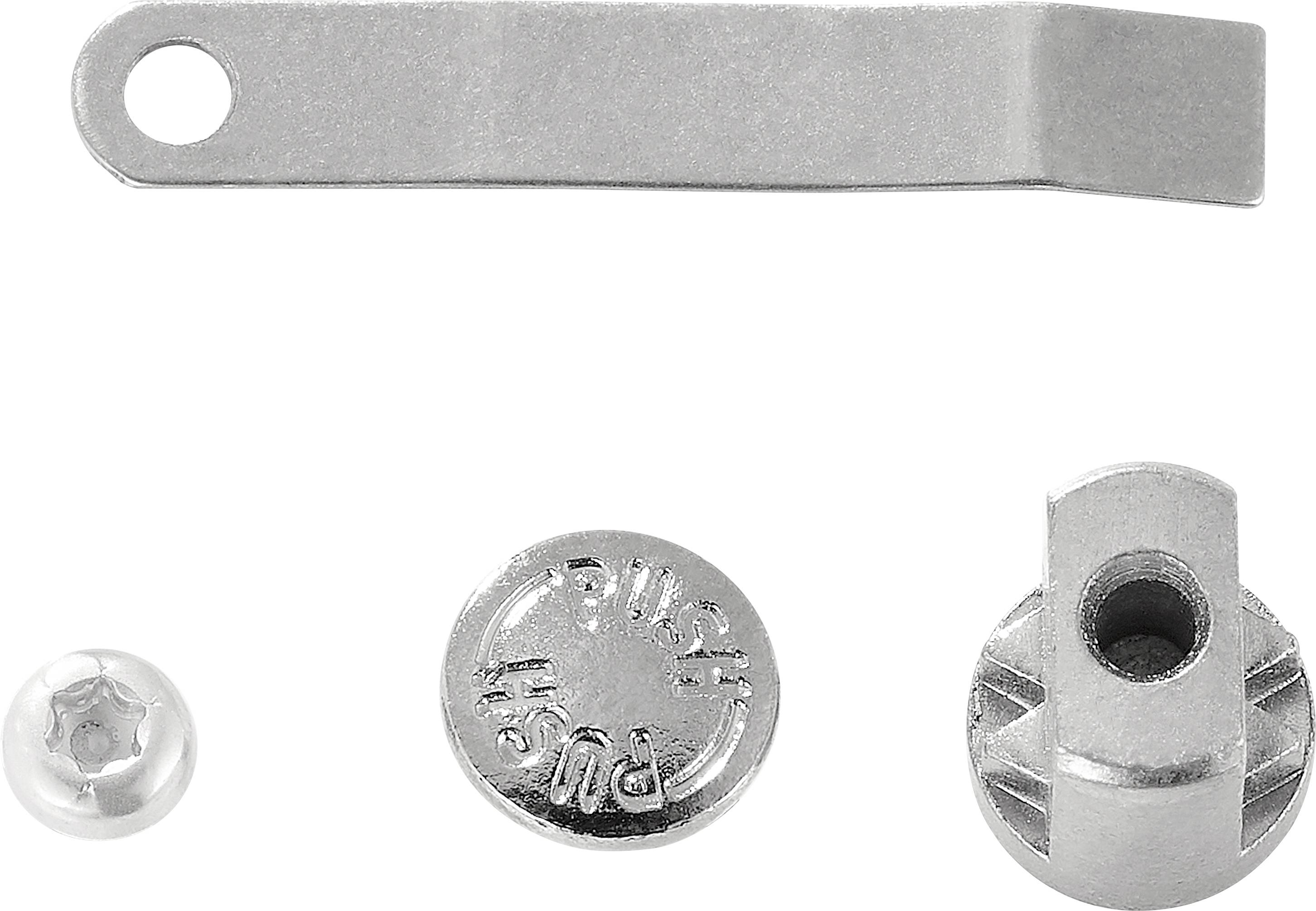 Un set di ferramenta metallico è composto da un gancio piatto, un disco di fissaggio, una vite e un altro piccolo componente metallico.