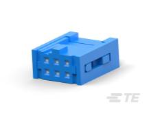 Connettore elettronico blu con multiple spine di collegamento, idoneo all'inserimento in un corrispondente alloggiamento.
