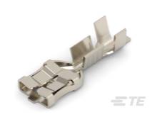 Un clip metallico con diverse linguette sporgenti su uno sfondo bianco. Utilizzato per fissare o collegare componenti.