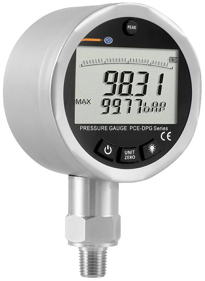 Manometro digitale indica una pressione di 98,31 bar.