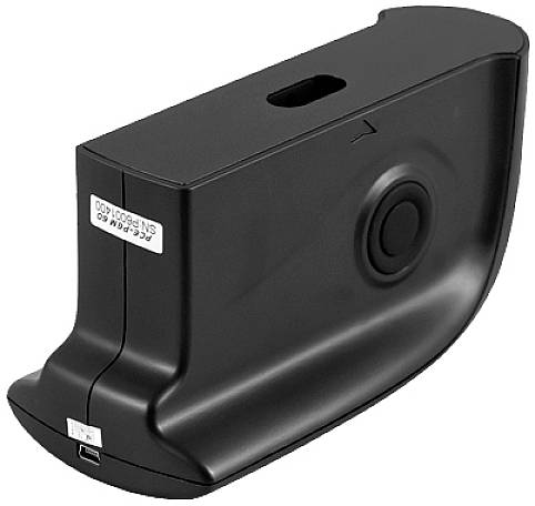 Un dispositivo elettronico nero e curvo con un pulsante rotondo e una porta USB.