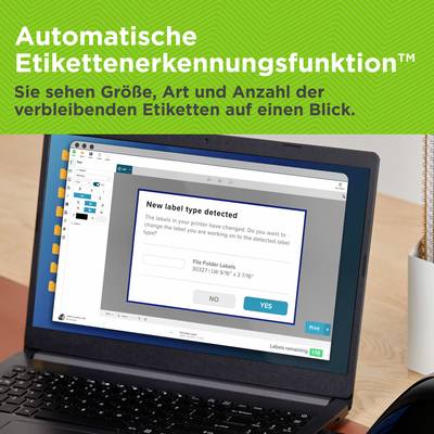 Un laptop mostra una schermata software con la funzione 'Seleziona nuova dimensione etichetta'. A sinistra sono visibili gli strumenti di modifica.