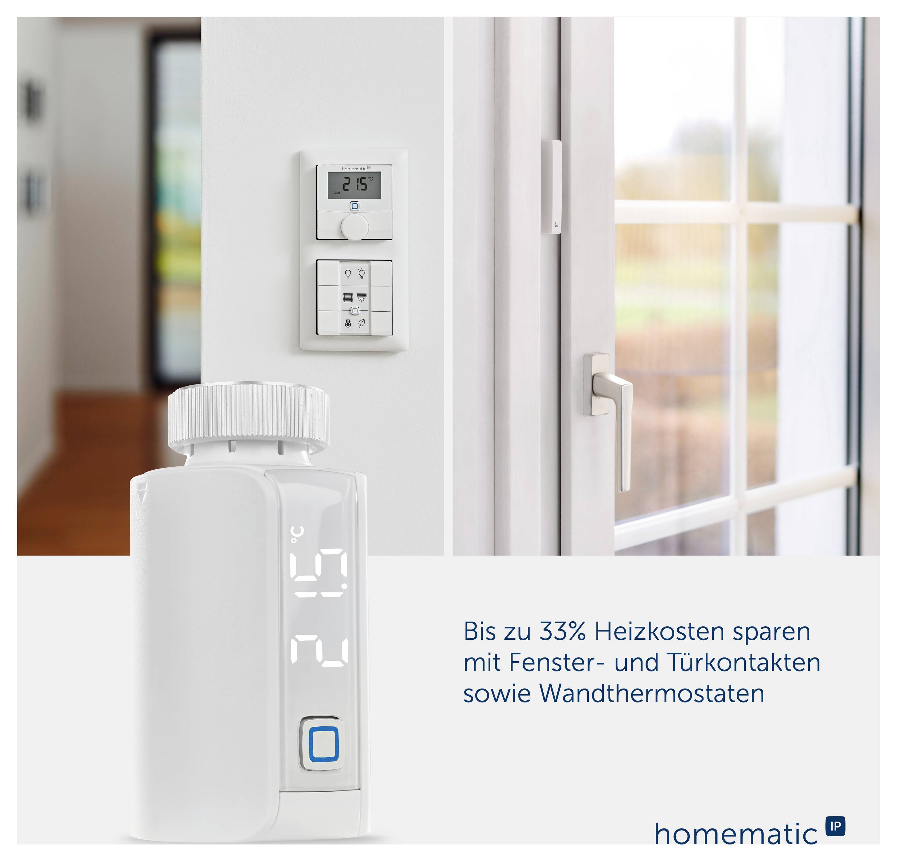 Immagine pubblicitaria per Homematic IP: contatto porta/finestra e termostato da parete su una porta, oltre a un termostato radiatore; testo: "Risparmia fino al 33% sui costi di riscaldamento con contatti finestra e porta e termostati da parete".