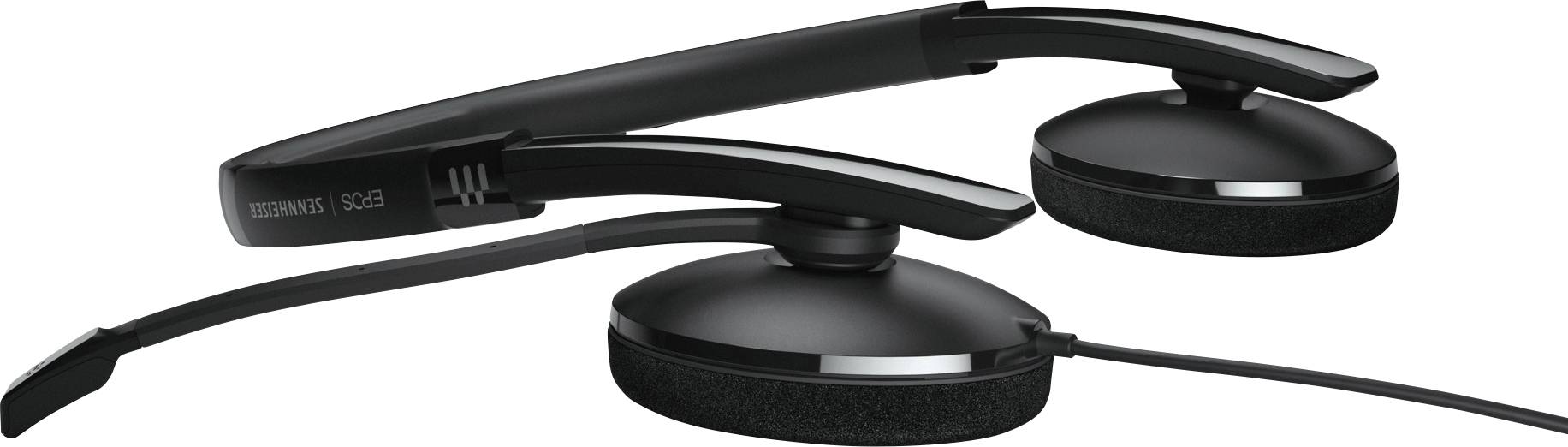 Cuffie nere leggere con archetto, padiglioni auricolari piatti e cavo su sfondo bianco. Ideali per teleconferenze.