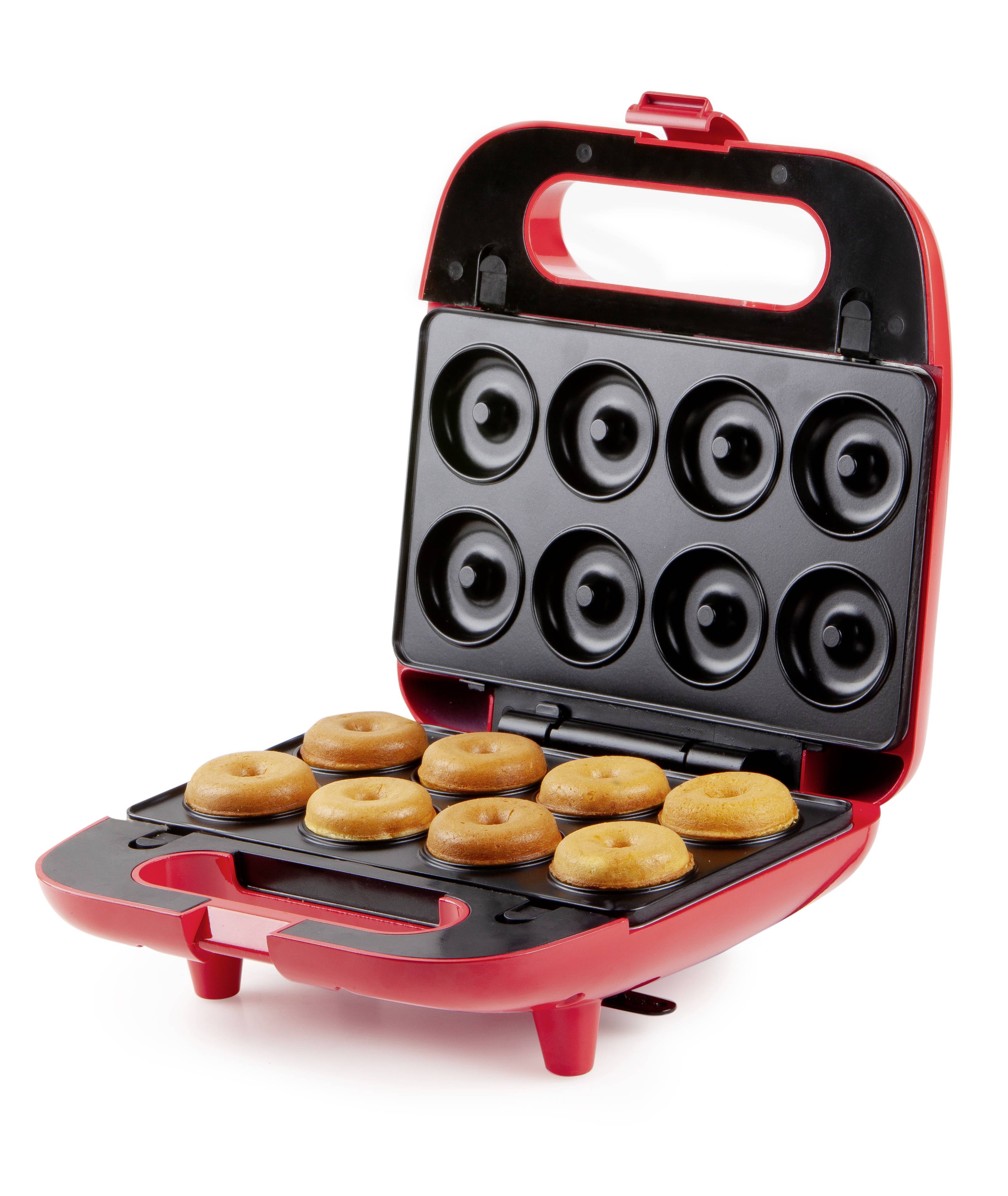 Un maker di donuts rosso con il coperchio aperto, sta cuocendo nove mini donuts. I donuts sono di un colore dorato e si trovano in una forma nera.