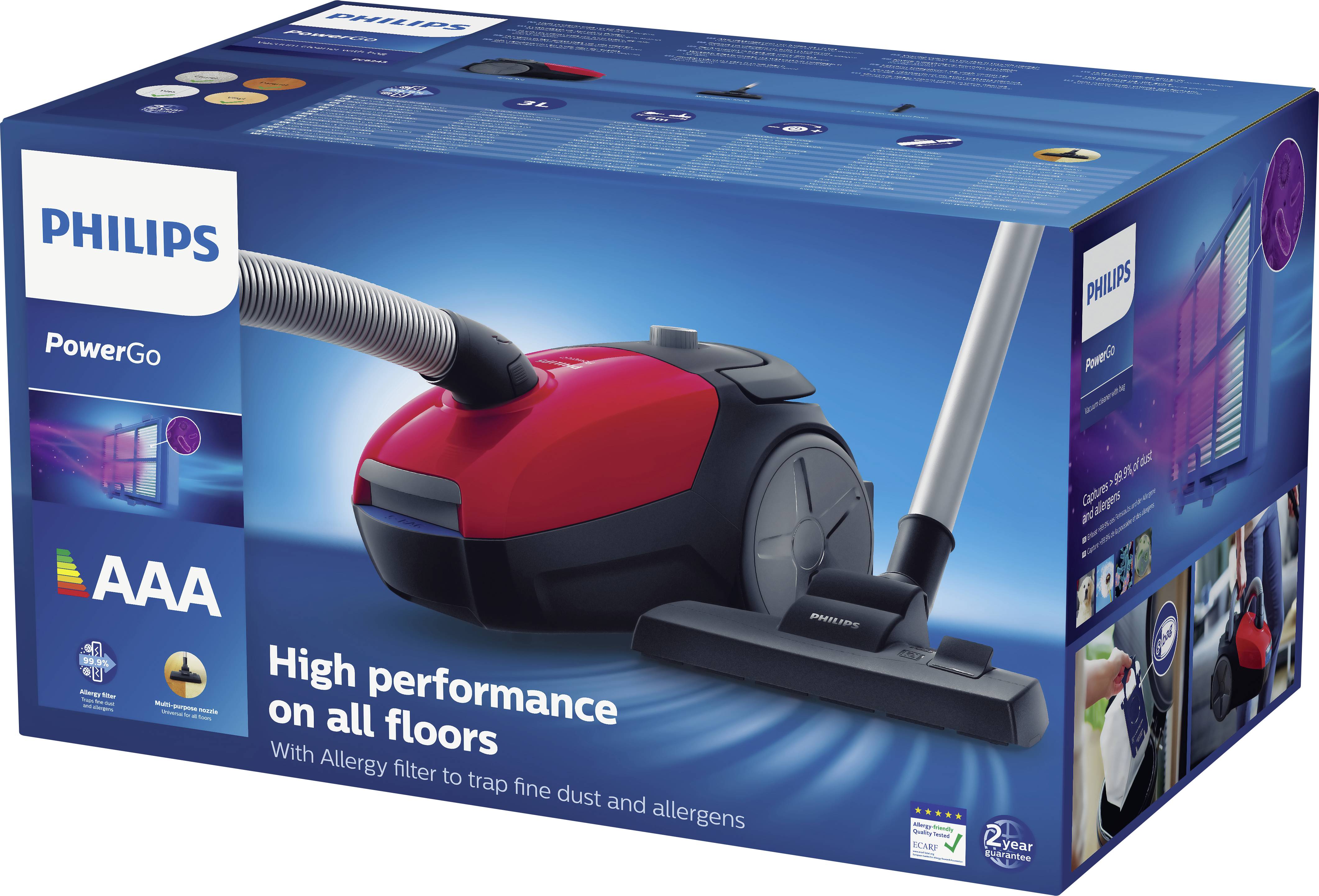 Un aspirapolvere rosso del marchio Philips su una confezione blu. Testo: 'Alte prestazioni su tutti i pavimenti', 'AAA', 'PowerGo'.