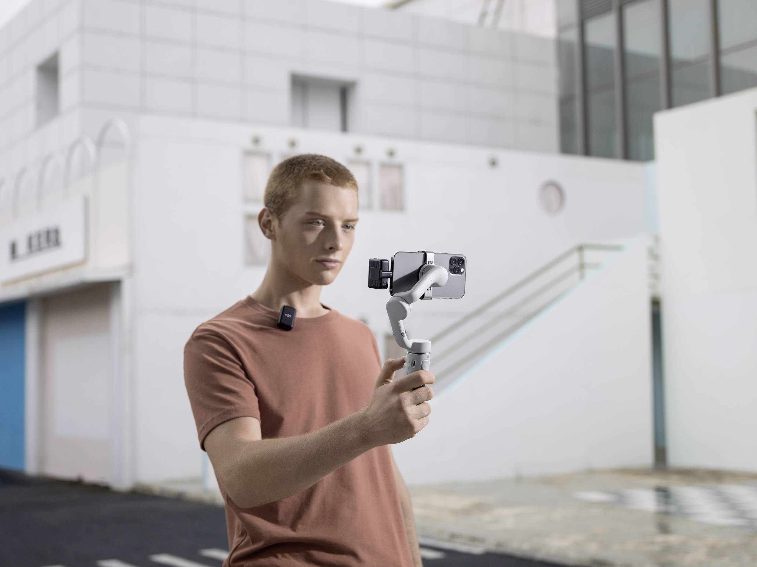 DJI MIC (2 trasmettitori + 1 ricevitore + base di ricarica)-2